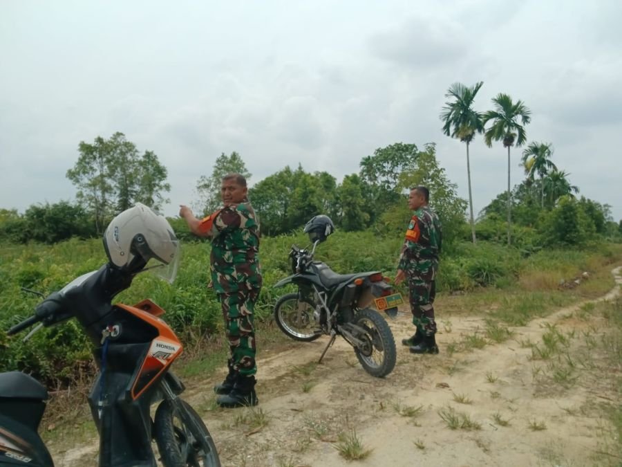Babinsa Koramil 07/Kampar Intensifkan Patroli Karhutla Untuk Cegah Kebakaran Hutan