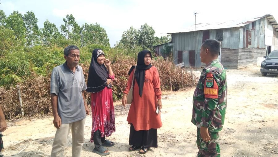Babinsa Koramil 07/Kampar Patroli, Ajak Warga Cegah Karhutla dan Jaga Kelestarian Alam