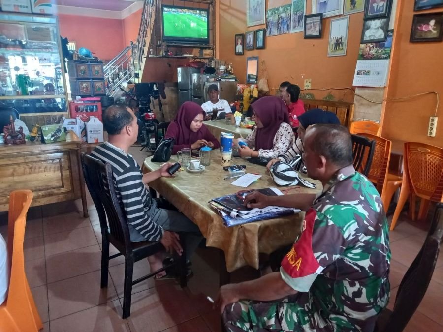 Babinsa Koramil 07/KH Perkuat Kedekatan dengan Warga Lewat Komsos