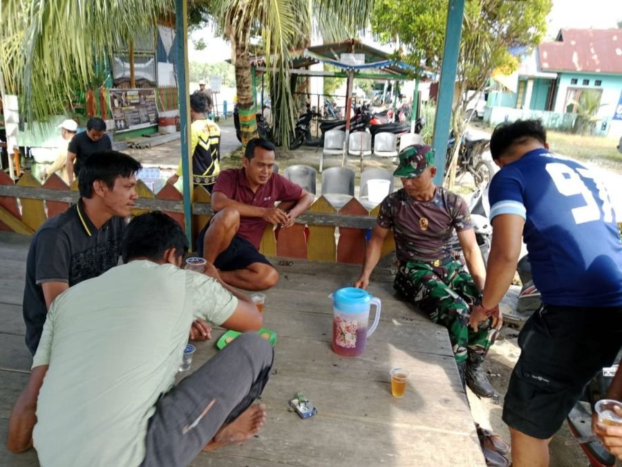 Babinsa Koramil 07/KH Perkuat Kedekatan dengan Warga Lewat Komsos