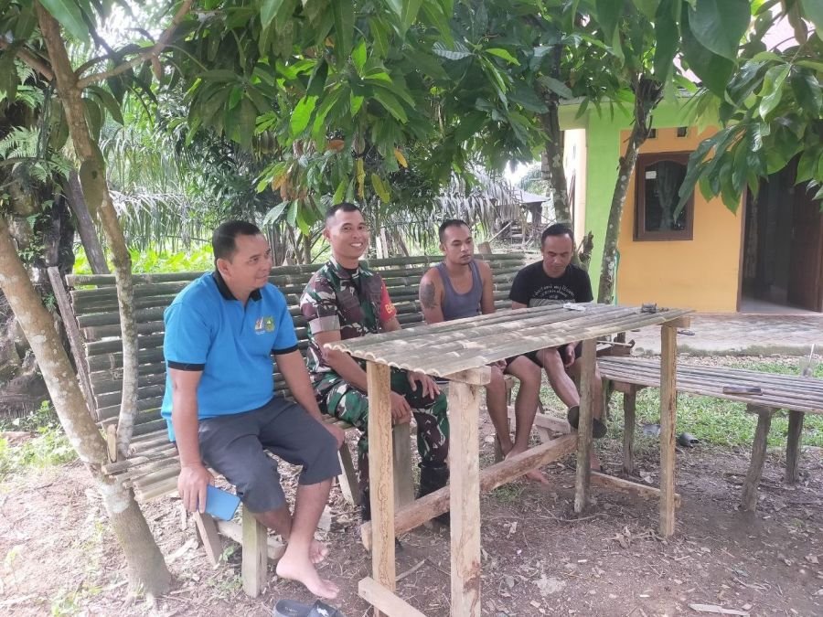 Babinsa Koramil 07/KH Perkuat Kemanunggalan Lewat Komsos di Pauh Angit
