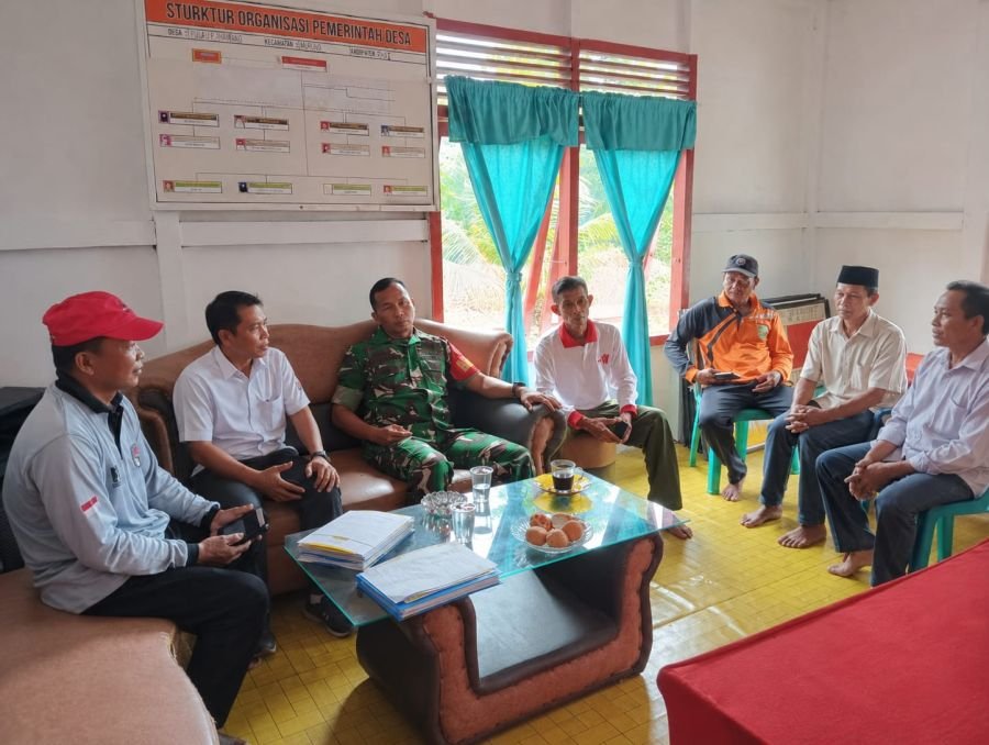 Babinsa Koramil 07/Reteh Dorong Sinergi Bersama Perangkat Desa Lewat Komsos dan Pengawasan SDM