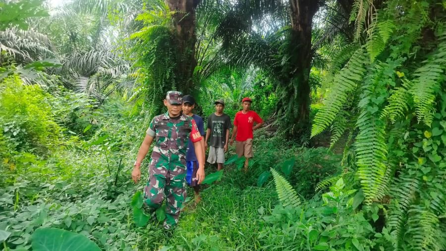 Babinsa Koramil 07/Tenayan Raya Intensifkan Patroli dan Sosialisasi Cegah Karhutla di Wilayah Sialan