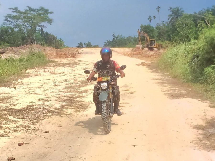 Babinsa Koramil 07/Tenayan Raya Intensifkan Patroli dan Sosialisasi Cegah Karhutla