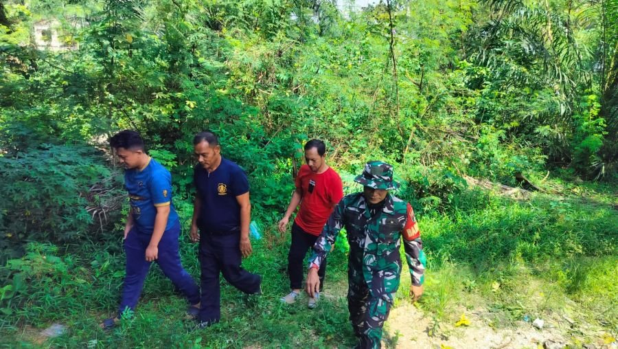 Babinsa Koramil 07/Tenayan Raya Intensifkan Patroli dan Sosialisasi Pencegahan Karhutla
