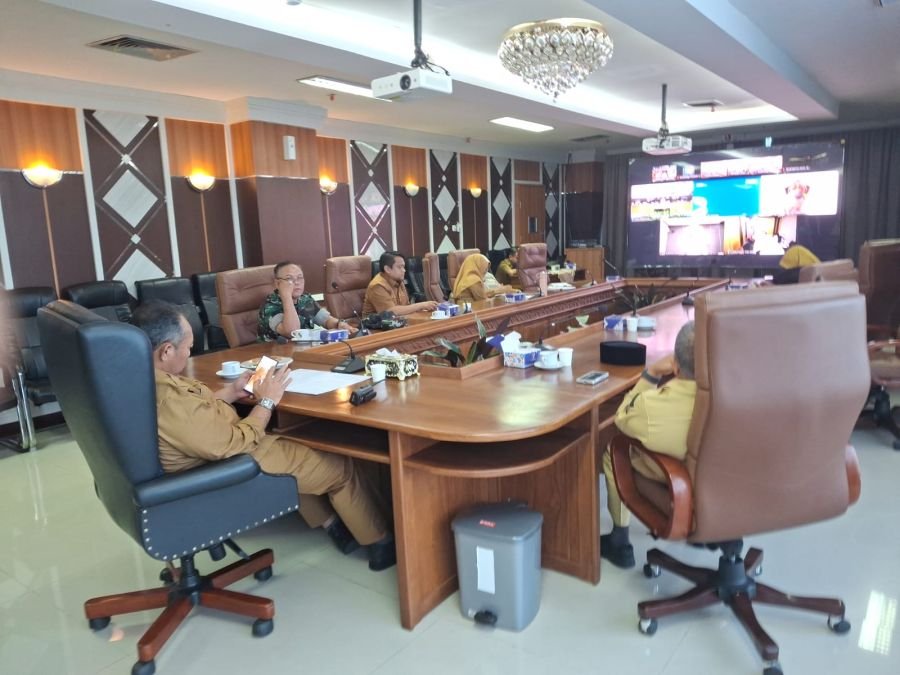 Babinsa Koramil 07/Tenayan Raya Monitor Rakor Pengendalian Inflasi Secara Virtual