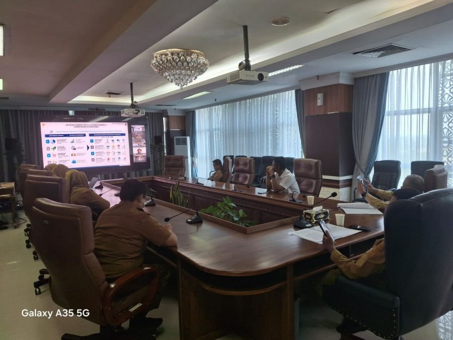 Babinsa Koramil 07/Tenayan Raya Monitor Rapat Pengendalian Inflasi Kota Pekanbaru