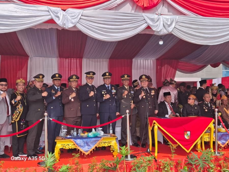 Babinsa Koramil 07/Tenayan Raya Monitor Upacara HUT ke-81 Kemerdekaan RI di Kantor Walikota Pbr.