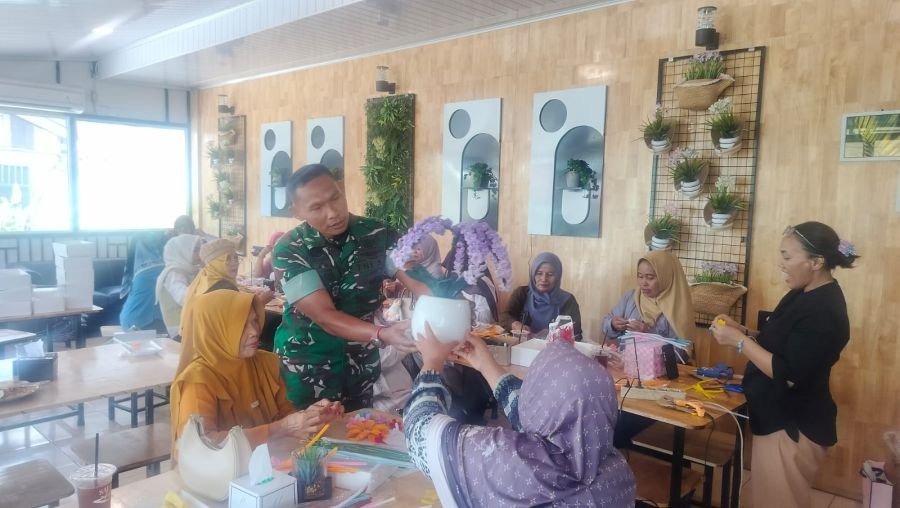 Babinsa Koramil 07/Tenayan Raya Perkuat Sinergi dengan PKK Dorong Pemberdayaan Masyarakat