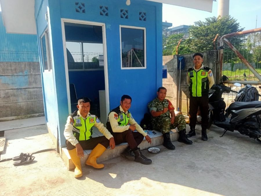 Babinsa Koramil 07/Tenayan Raya Perkuat Sinergi dengan Security PTGU Lewat Komsos