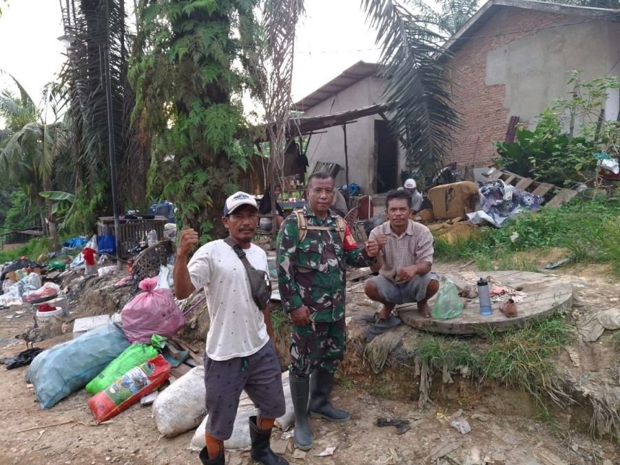 Babinsa Koramil 07/Tenayan Raya Perkuat Pengamanan di Kawasan Transdepo Bencah Lesung