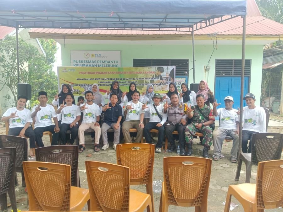 Babinsa Koramil 07/TR Dukung Kreativitas Warga Melebung, Kerajinan Lidi hingga Pembibitan ikan