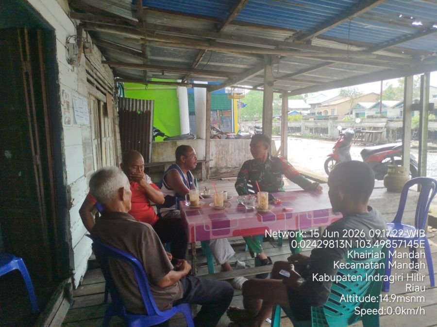 BABINSA KORAMIL 08/MANDAH AJAK WARGA WASPADAI CUACA EKSTREM DAN JAGA KESELAMATAN