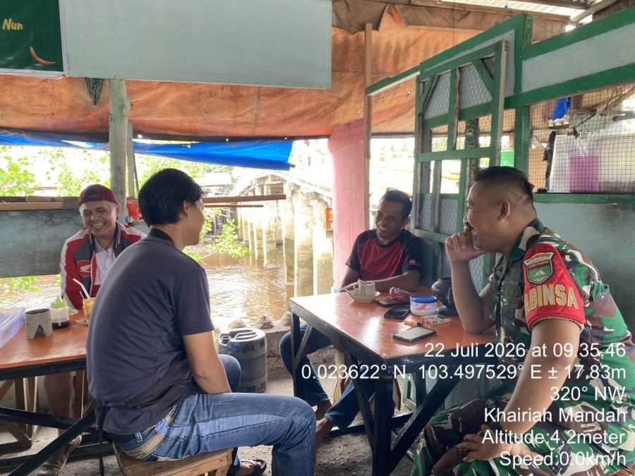 Babinsa Koramil 08/Mandah Ajak Warga Daftar TNI AD Secara Online, Masuk Gratis Tanpa Biaya