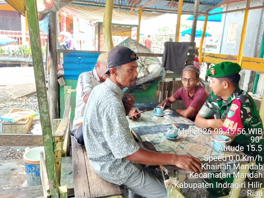 Babinsa Koramil 08/Mandah, Laksanakan Komsos pada Hari Raya Idul Adha