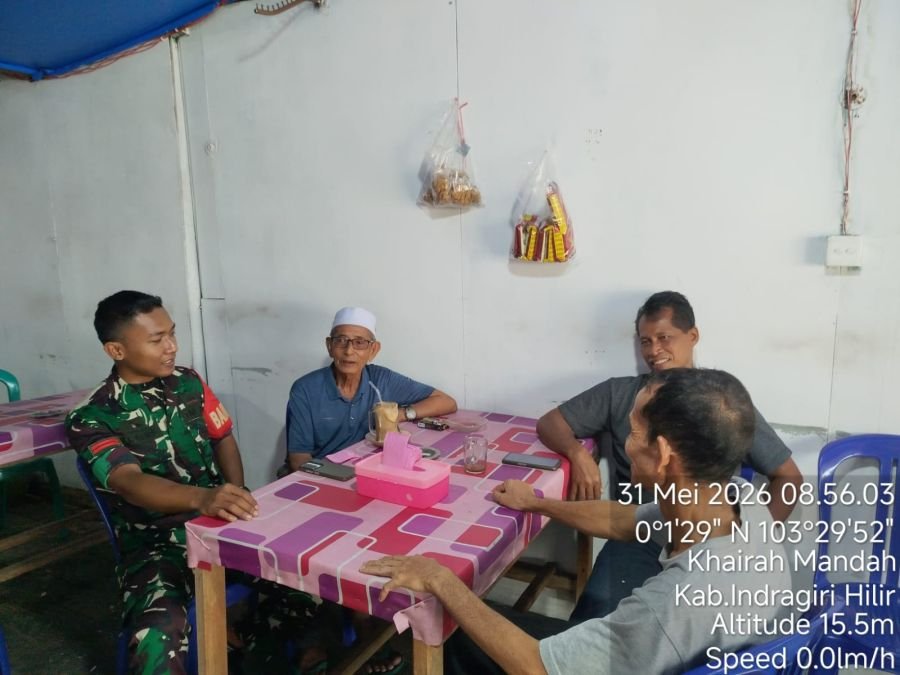 Babinsa Koramil 08/Mandah Pratu Bagus Pranata Melaksanakan Kegiatan Komsos Bersama Tokoh Pemuda