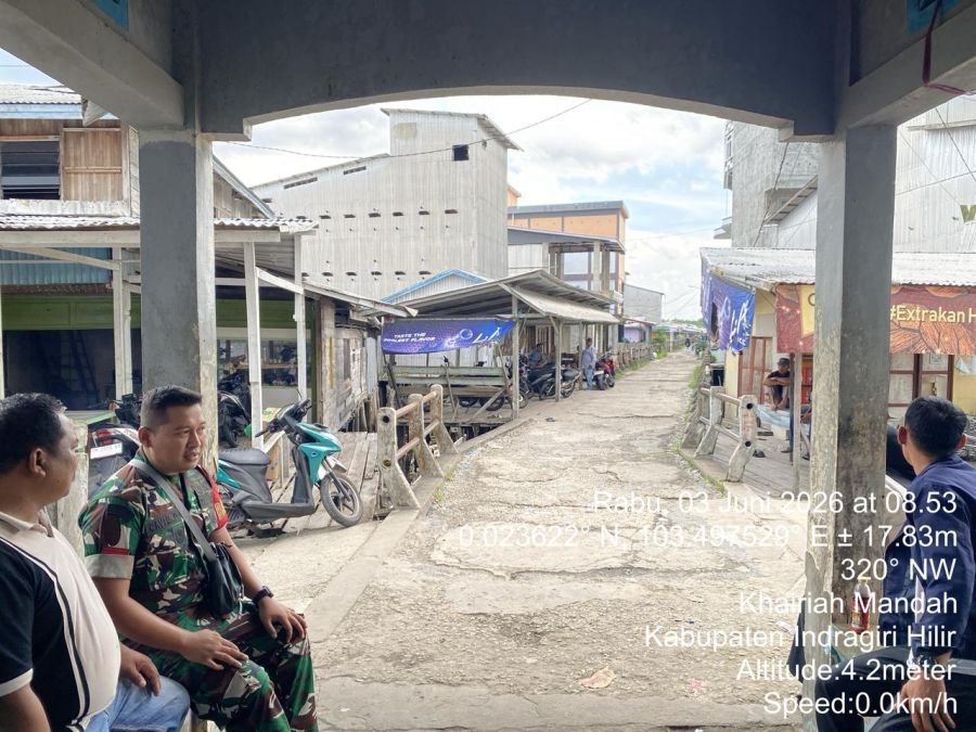 BABINSA KORAMIL 08/MANDAH PRATU KEVIEN PRAYOGO MELAKSANAKAN KEGIATAN KOMSOS