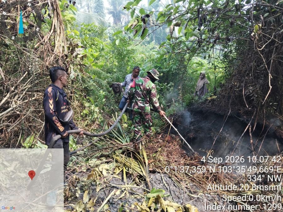 BABINSA KORAMIL 08/MDH BERSAMA KOMDUK DAN MASYARAKAT MADAMKAN TITIK API  DI  BELARAS BARAT