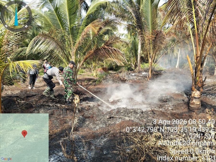 BABINSA KORAMIL 08/MDH BERSAMA KOMDUK MELAKSANAKAN PENDINGIN LAHAN DI DESA BELARAS BARAT
