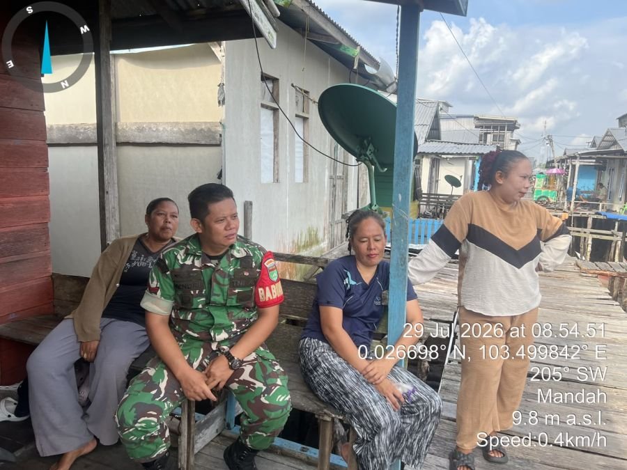 BABINSA KORAMIL 08/MDH KOPDA HENDRI LAKSANAKAN KOMSOS DI DESA BINAAN UNTUK PERERAT SILATURAHMI
