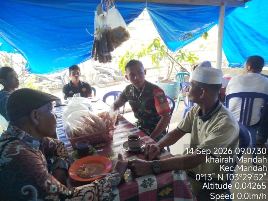 BABINSA KORAMIL 08/MDH PRATU BAGUS PRANATA MELAKSANAKAN KEGIATAN KOMSOS PENGAWASAN SDM BERSAMA MASYA