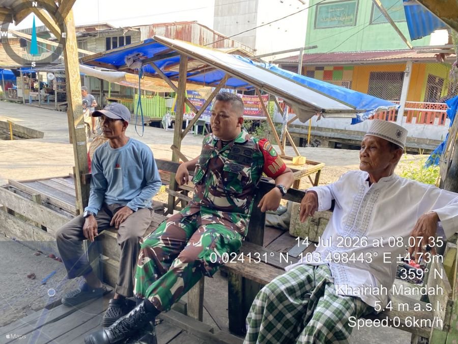 Babinsa Koramil 08/Mdh Pratu Kevien Prayogo Melaksanakan Kegiatan Komsos dan pengawasan SDM masyarak