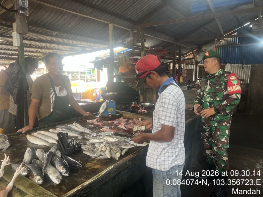 BABINSA KORAMIL 08/MDH. SAMBANGI PASAR TRADISIONAL, KOMSOS BERSAMA MASYARAKAT BINAAN