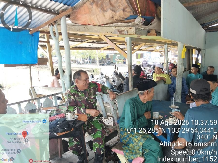 Babinsa Koramil 08/Mdh Serma H.Situmorang Melaksanakan Komsos bersama Komduk di Kel.  Mandah