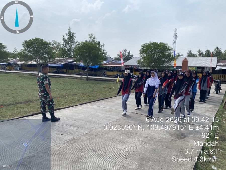 BABINSA KORAMIL 08/MDH, SISWA SISWI SEKOLAH YANG IKUT KEGIATAN PELATIHAN PASKIBRA