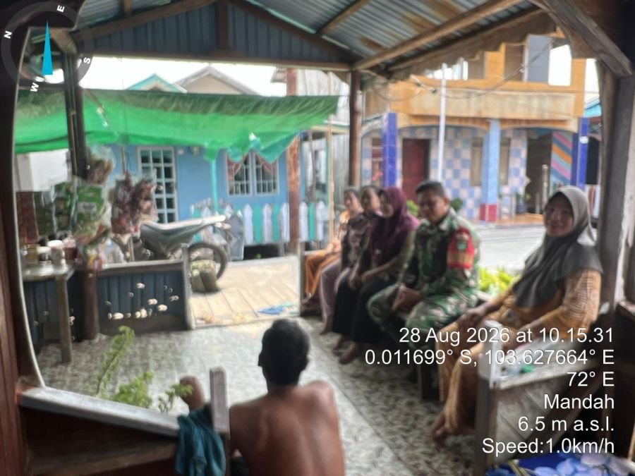BABINSA KORAMIL 08/MDH TEMUI IBU-IBU YANG SEDANG KUMPUL INGATKAN AGAR JANGAN LUPA MATIKAN KOMPOR
