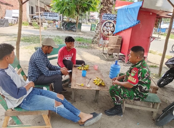 Babinsa Koramil 08/Rumbai Barat Ajak Pemuda Kelurahan Maharani Jaga Kamtibmas dan Jauhi Narkoba