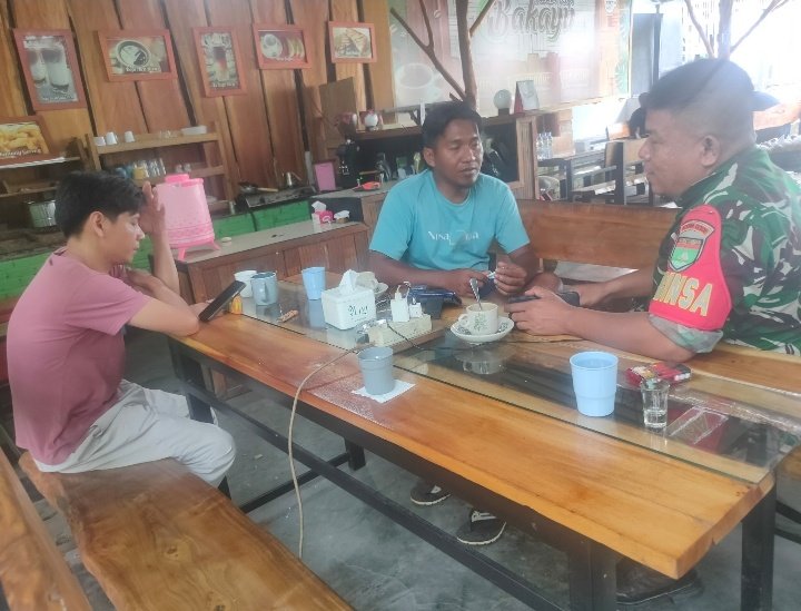 Babinsa Koramil 08/Rumbai Barat Edukasi Pemuda Bahaya Narkoba dan Pergaulan Bebas Melalui Komsos