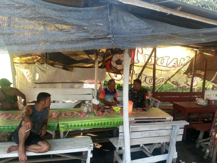 Babinsa Koramil 09 Singingi Pererat Hubungan TNI dan Masyarakat