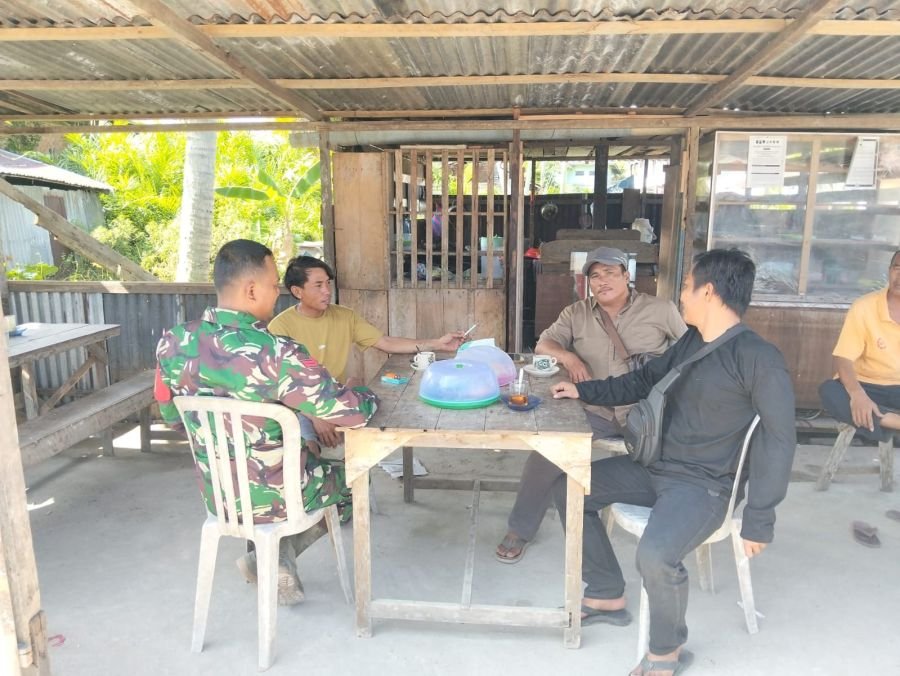 Babinsa Koramil 09/Kemuning Awasi SDM dan Gencarkan Edukasi Karhutla di Desa Kuala Lemang