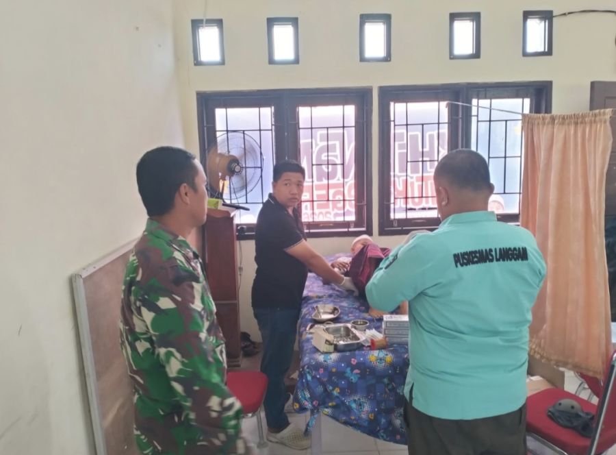 Babinsa Koramil 09/Langgam Dampingi Khitan Massal Satu untuk Negeri, Diikuti 120 Peserta