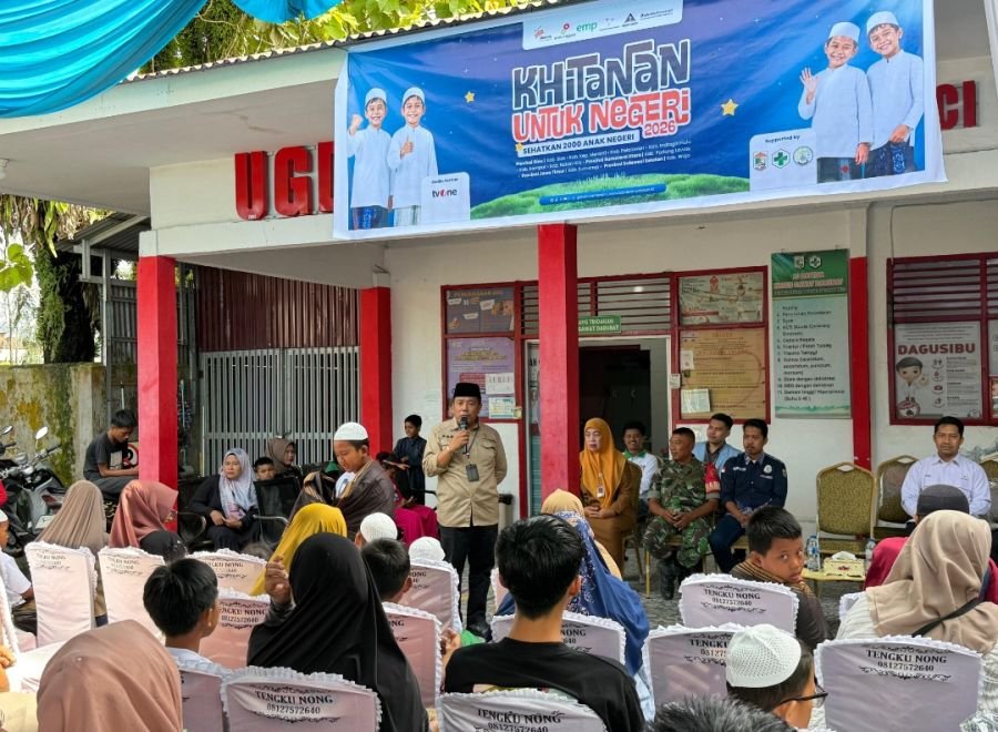 Babinsa Koramil 09/Langgam Hadiri Khitan Massal untuk Negeri di Puskesmas Pangkalan Kerinci I