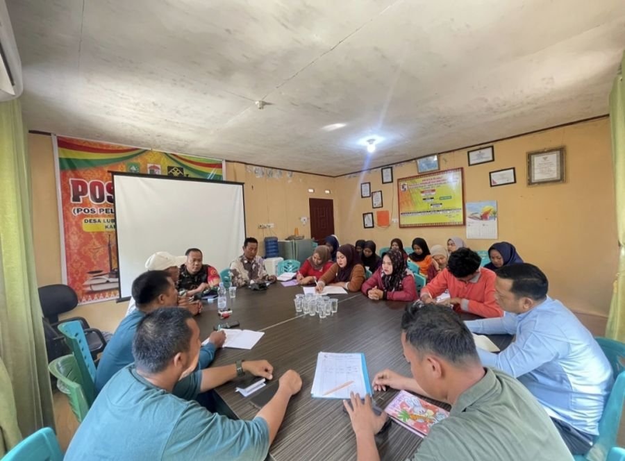 Babinsa Koramil 09/Langgam Hadiri Rapat BUMDes di Desa Lubuk Ogung, Dorong Penguatan Ekonomi Desa