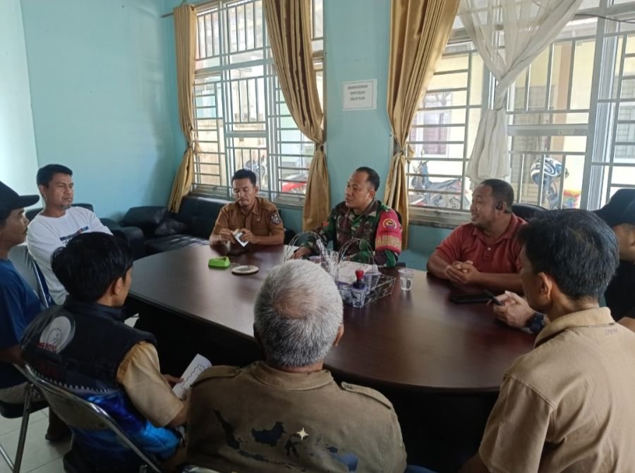 Babinsa Koramil 09/Langgam Hadiri Sosialisasi Pencegahan Pencurian Buah Sawit di Desa Kiab Jaya