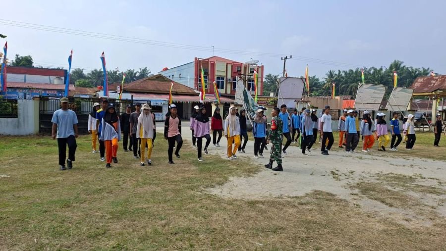 Babinsa Koramil 09/Singingi Intensifkan Latihan Paskibraka Jelang 17 Agustus