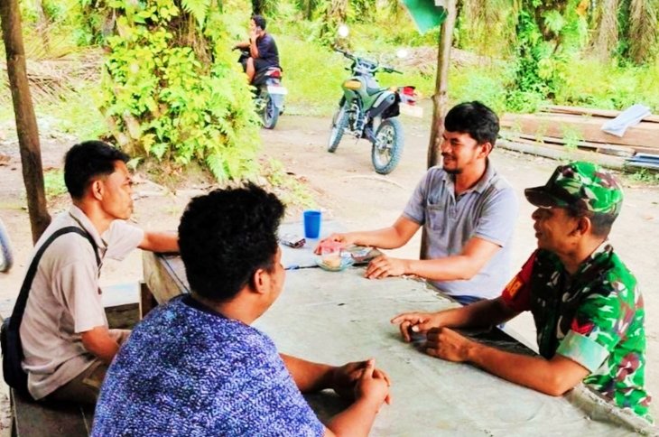 Babinsa Koramil 10 Kunto Darussalam Kodim 0313/KPR Perkuat Langkah Pencegahan Karhutla