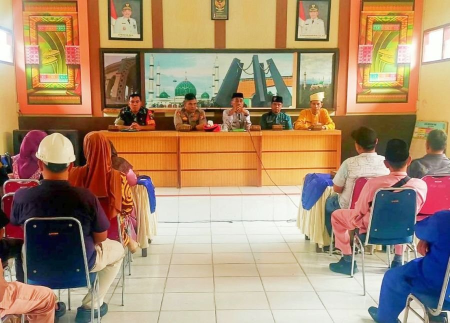 Babinsa Koramil 10 Kunto Darussalam Kodim 0313/KPR Menghadiri Rapat Pembubaran Panitia HUT RI 