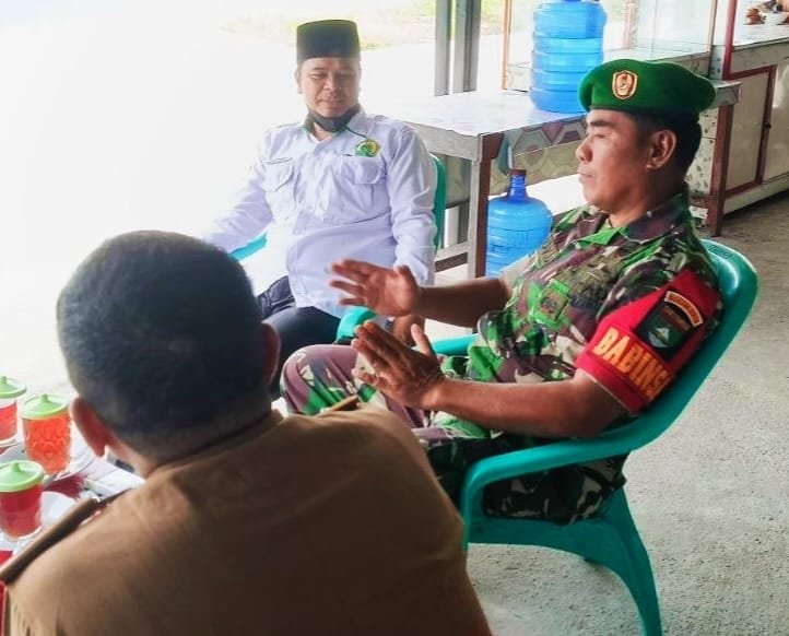 Babinsa Koramil 10 Kunto Darussalam Kodim 0313/KPR Imbau Warga Bijak dalam Bermedia Sosial
