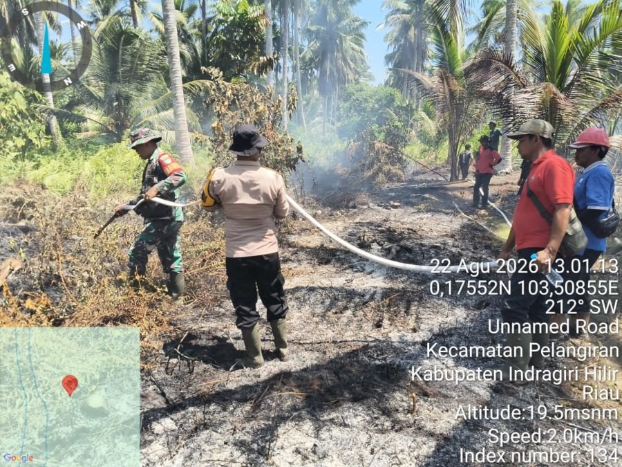 Serda Chandra Bastian dan Tim Gabungan Berhasil Padamkan Karhutla 2 Hektare di Kelurahan Pelangiran