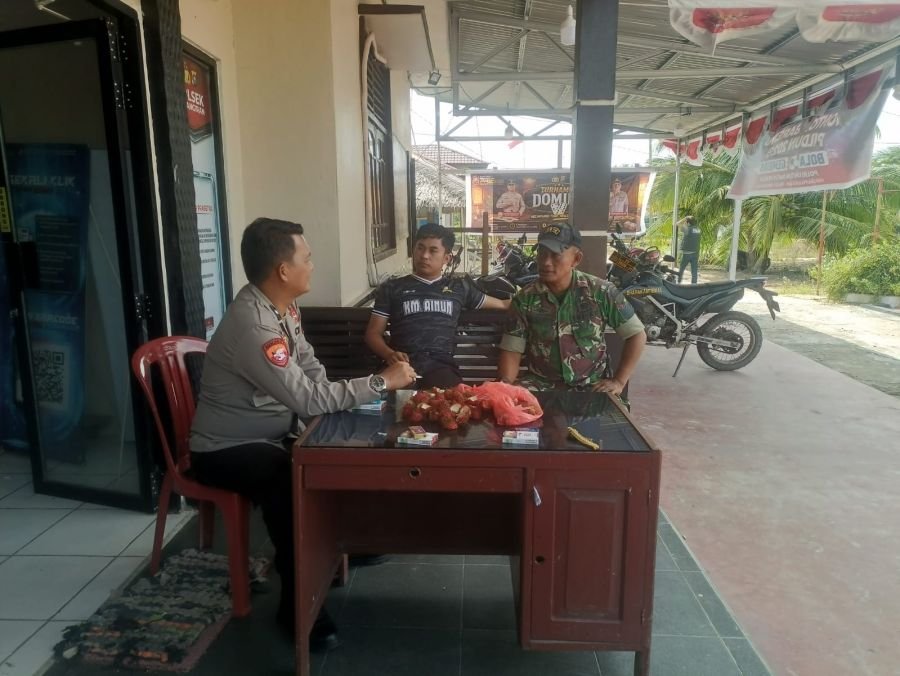 Babinsa Koramil 10/Pelangiran Melalui Komsos Perkuat Sinergi TNI-Polri di HUT Polri ke-80