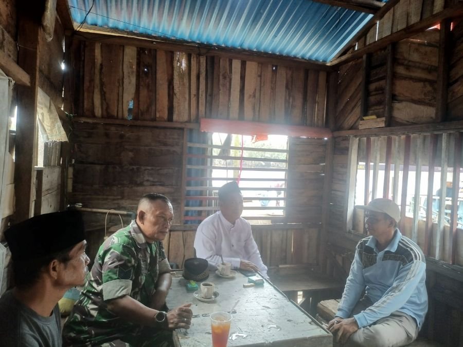 Babinsa Koramil 10/Pelangiran Perkuat Solidaritas Warga, Ronda Malam Kembali Digencarkan