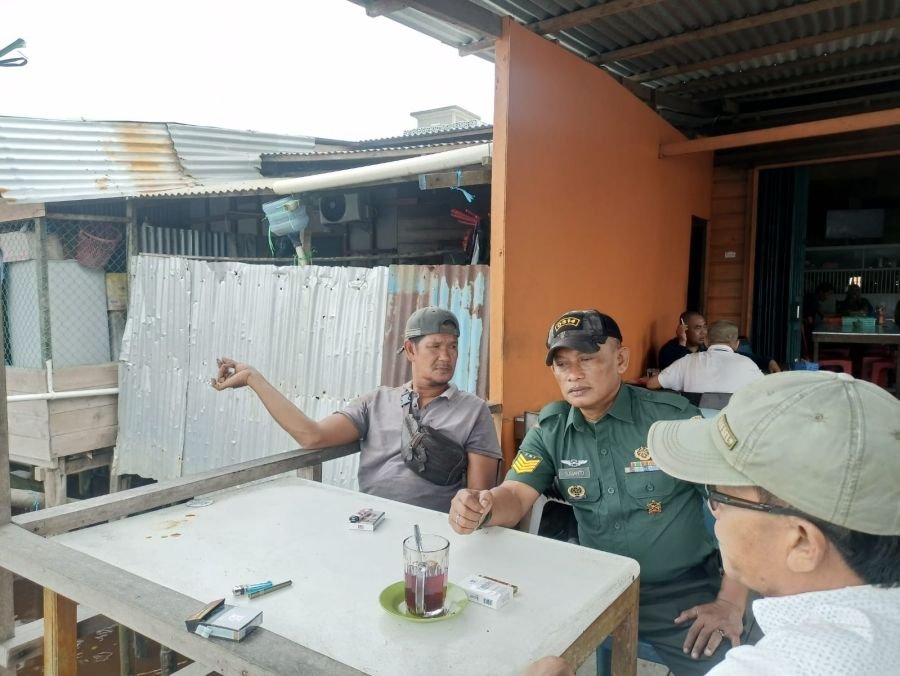 Babinsa Koramil 10/Pelangiran Serma Sugianto Tekankan Keamanan Lingkungan Warga Diminta Lapor Cepat