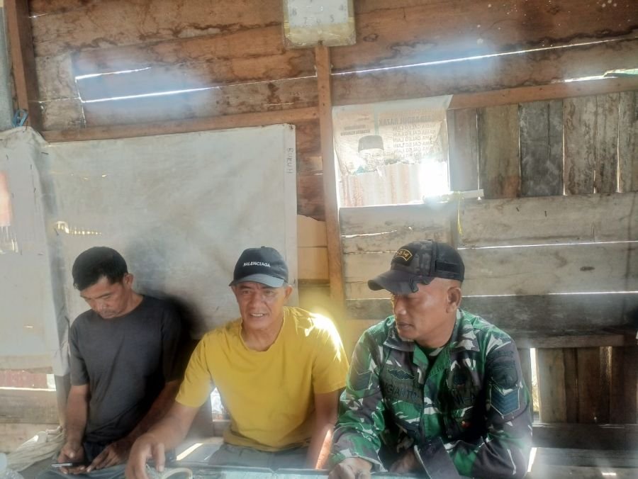 Babinsa Koramil 10/Pelangiran Serma Sugianto Imbau Warga Giatkan Siskamling