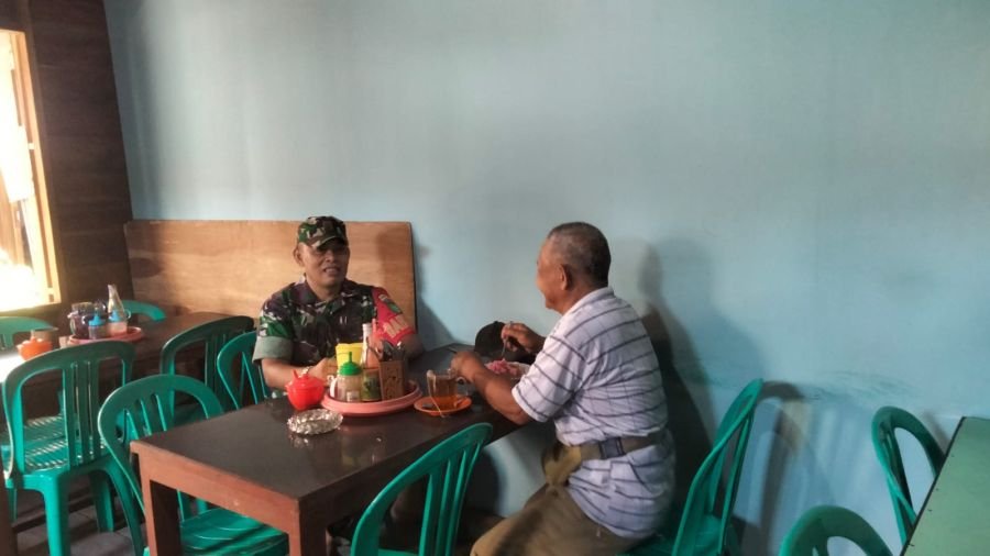 Babinsa Koramil 10/Pelangiran Sertu Dodi EP Ajak Warga Perkuat Silaturahmi demi Kerukunan Masyarakat
