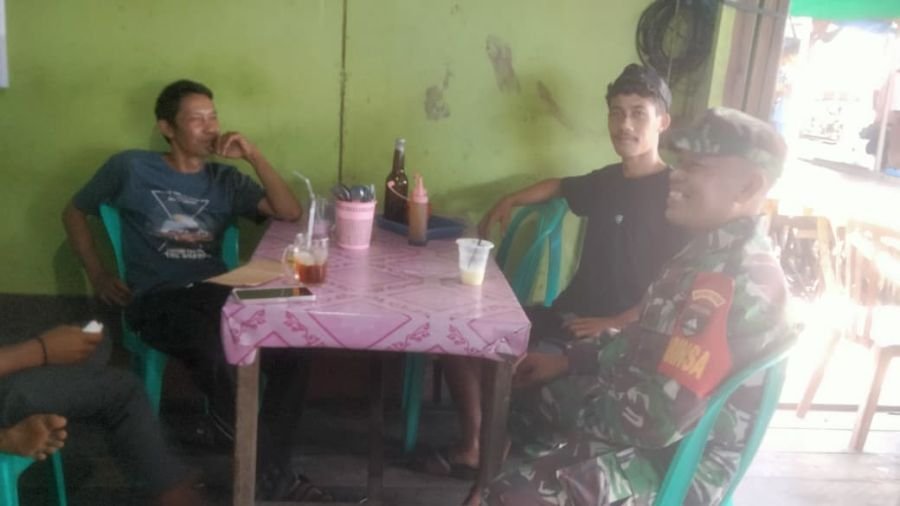 Babinsa Koramil 10/Pelangiran Sertu Dodi Eka Putra Perkuat Sinergi Kompak Ciptakan Lingkungan Aman