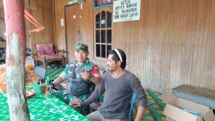 Babinsa Koramil 10/Pelangiran Sertu Dodi Eka Perkuat Kebersamaan Warga Jaga Keharmonisan